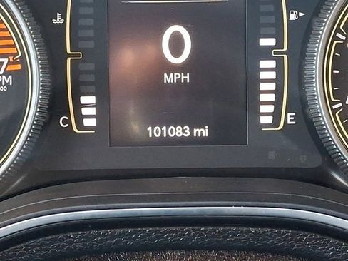 Certified 2019 Jeep Cherokee Latitude Plus w/ Comfort/Convenience Group image 25