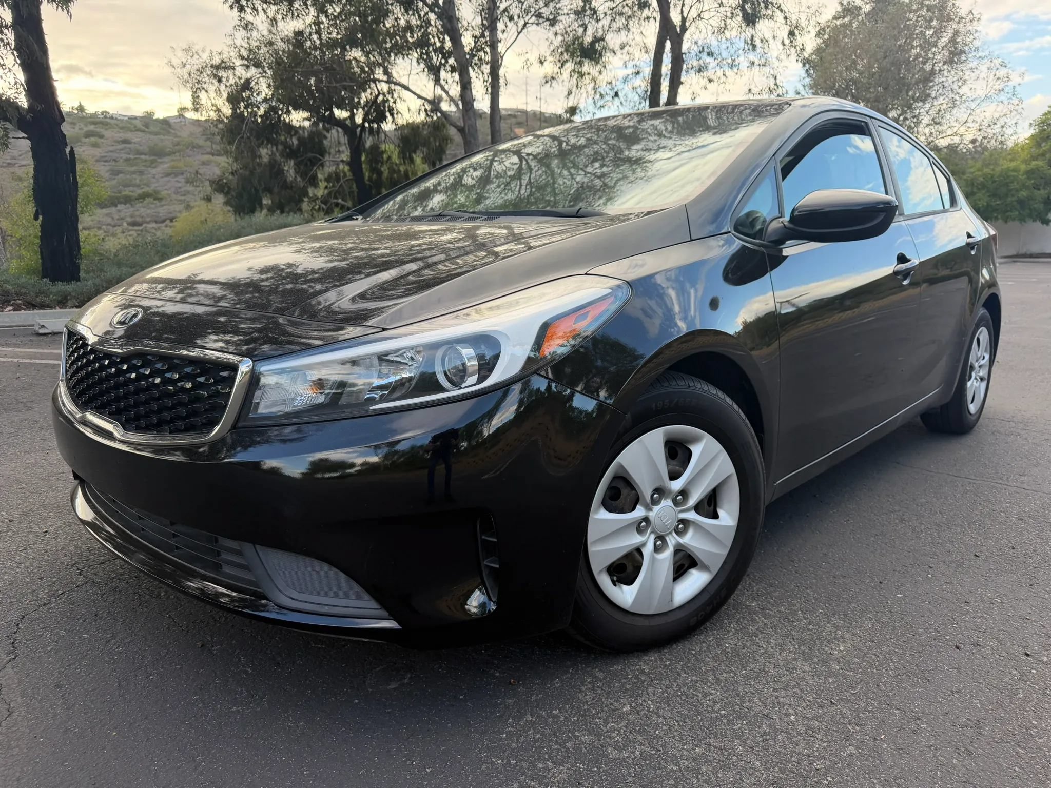 Used 2017 Kia Forte LX FWD image 1