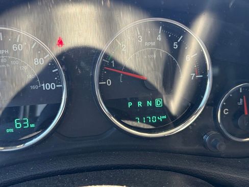 Used 2018 Jeep Wrangler Unlimited Sahara AWD/4WD image 24