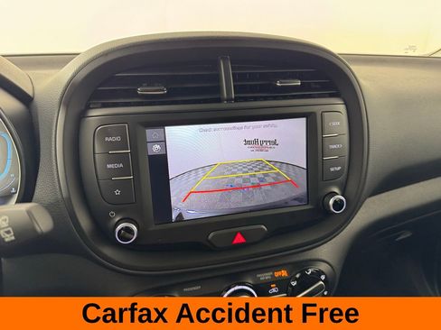 Used 2025 Kia Soul LX w/ LX Technology Package image 3