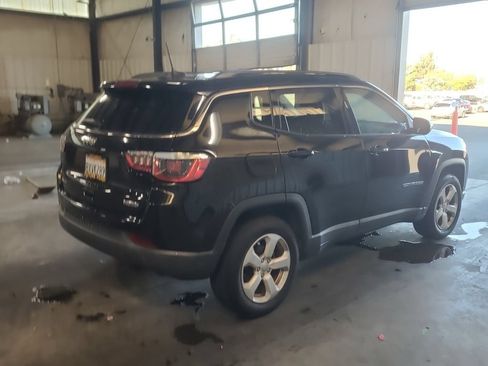 Used 2018 Jeep Compass Latitude w/ Popular Equipment Group AWD/4WD image 4