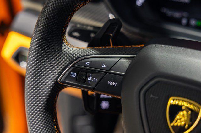Used 2022 Lamborghini Urus AWD/4WD image 40