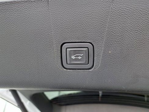 Used 2023 Chevrolet Traverse LT w/ Rear Camera Mirror Package AWD/4WD image 33