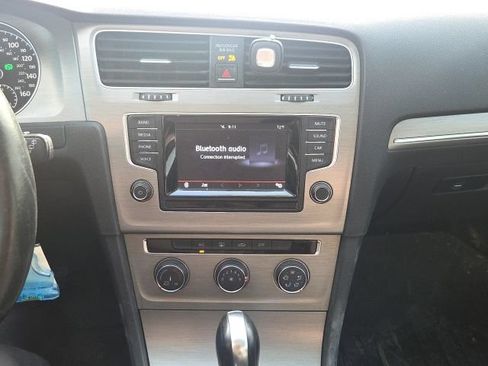 Used 2015 Volkswagen Golf S FWD image 28