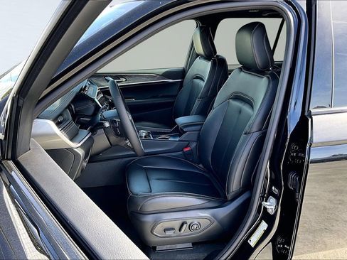 New 2026 Jeep Grand Cherokee Limited w/ Limited Altitude Package AWD/4WD image 3