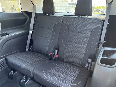 Certified 2022 GMC Acadia SLE w/ Driver Convenience Package image 35