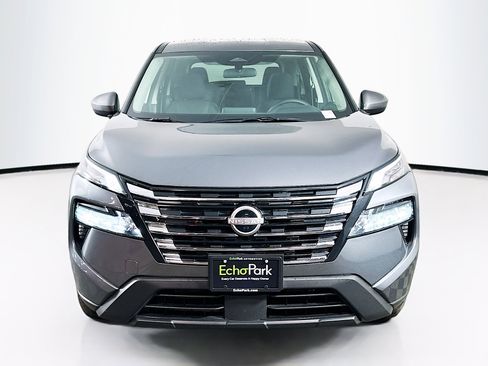 Used 2025 Nissan Rogue SV image 2