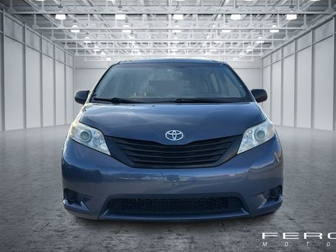 Used 2017 Toyota Sienna L image 8