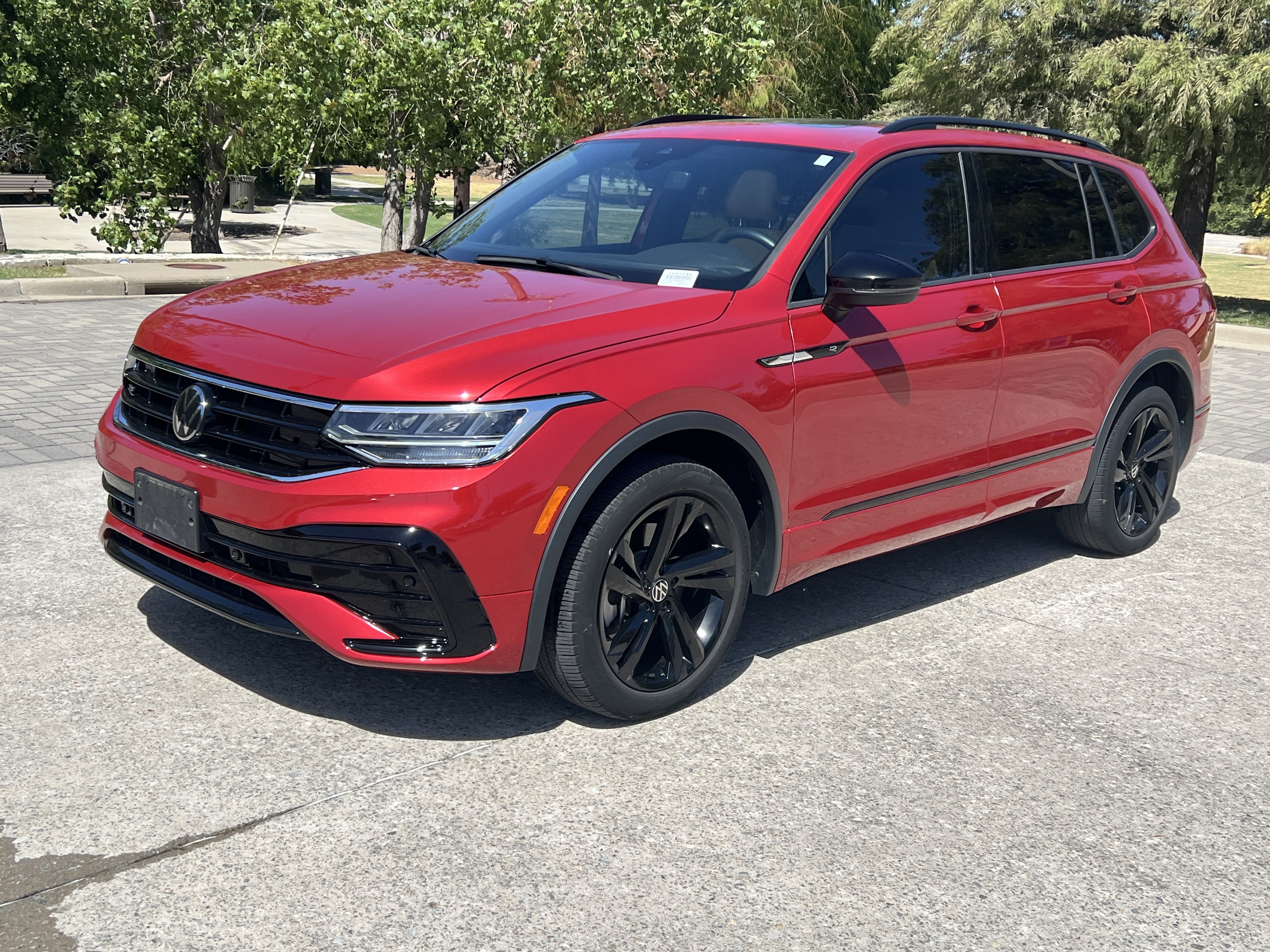 Certified 2024 Volkswagen Tiguan SE R-Line FWD image 4