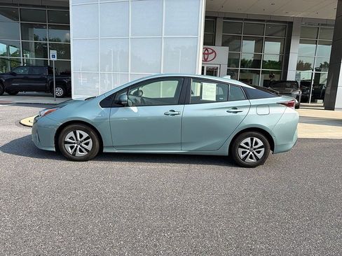 Used 2018 Toyota Prius Three FWD image 3