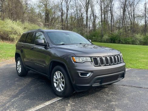 Used 2021 Jeep Grand Cherokee Laredo X image 1