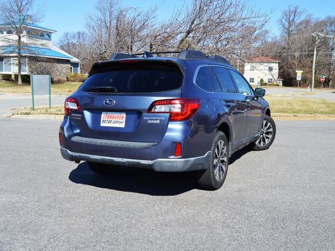 Used 2017 Subaru Outback 2.5i Limited image 6