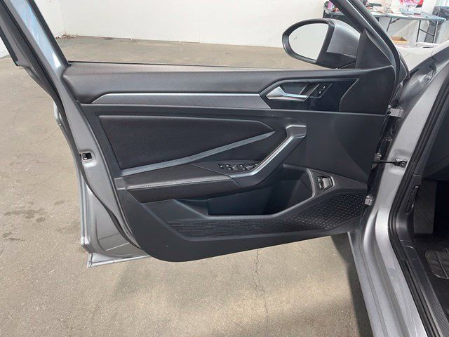 Used 2024 Volkswagen Jetta SE FWD image 25