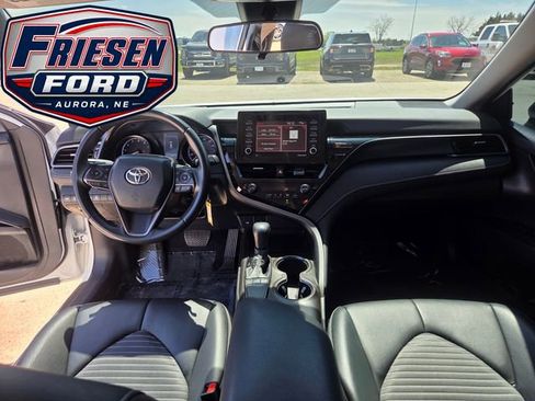 Used 2022 Toyota Camry SE FWD image 17