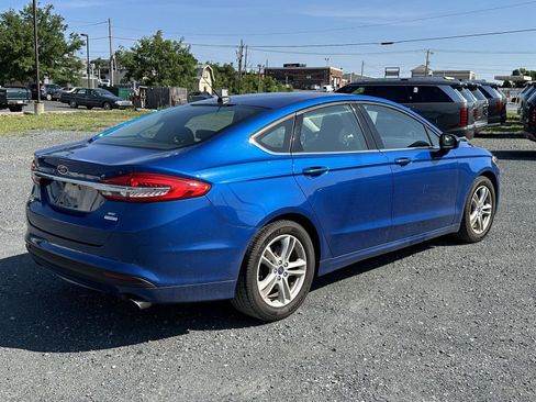 Used 2018 Ford Fusion SE w/ Fusion SE Technology Package FWD image 8