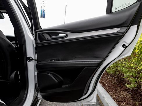 Used 2024 Alfa Romeo Stelvio Veloce image 33