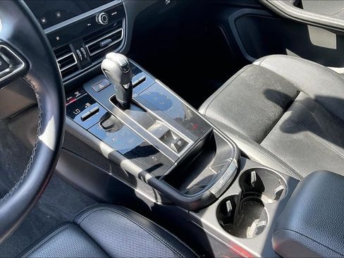Used 2024 Porsche Macan w/ Premium Plus Package AWD/4WD image 16