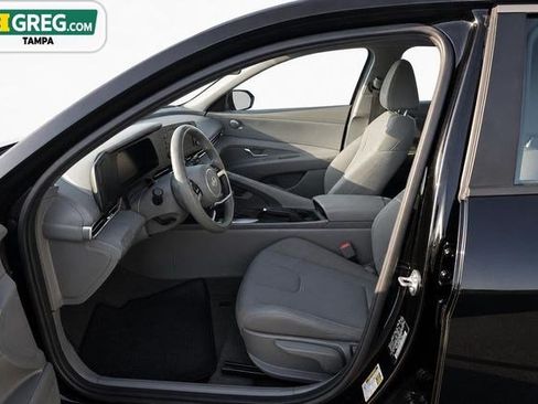 Used 2024 Hyundai Elantra SE FWD image 8