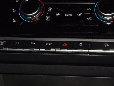 Used 2024 GMC Sierra 2500 AT4 w/ AT4 Premium Plus Package image 32