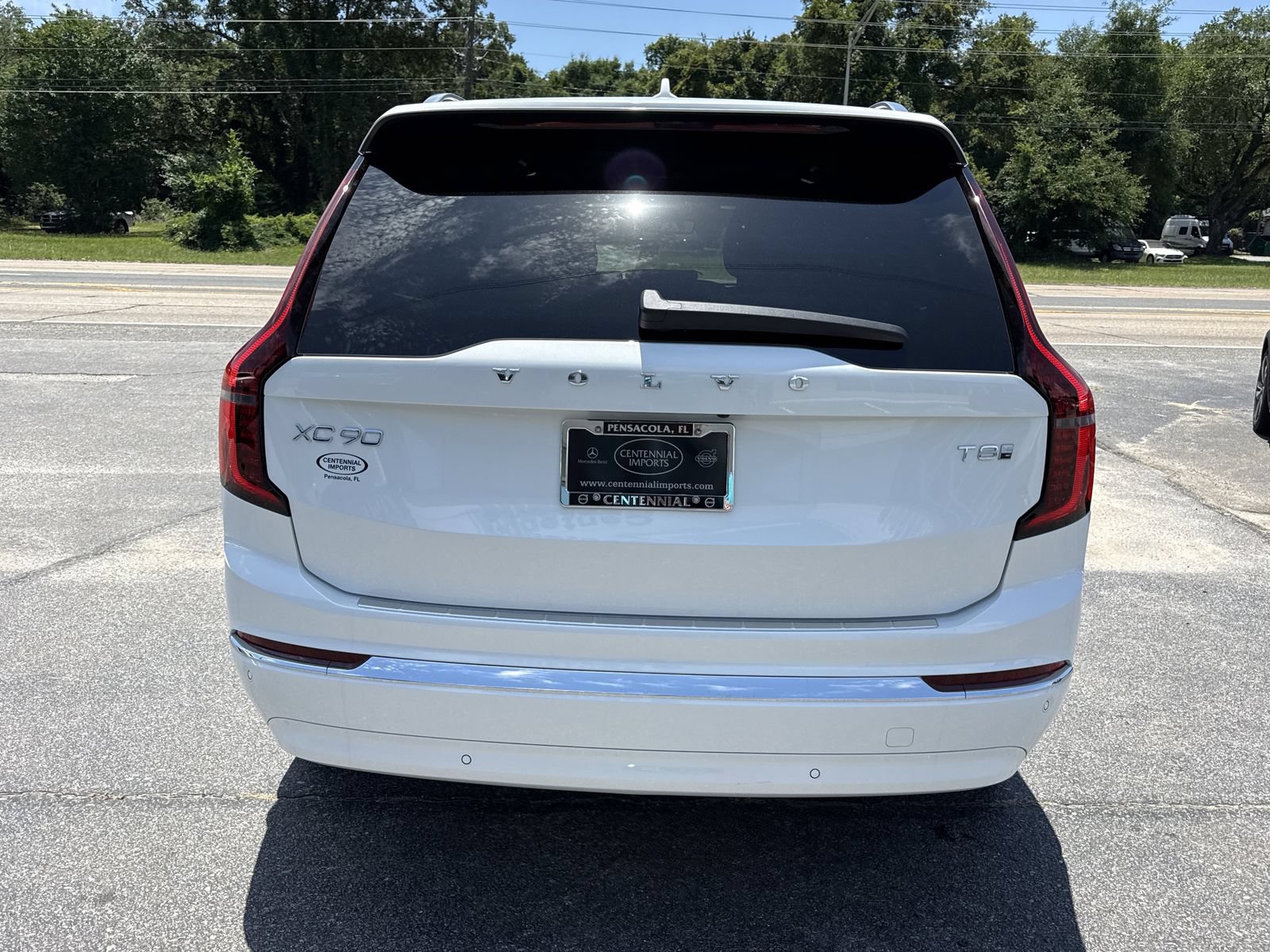 New 2026 Volvo XC90 T8 Plus w/ Protection Package Premier AWD/4WD image 4