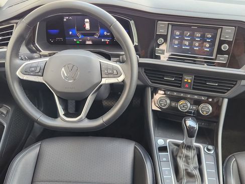 Used 2023 Volkswagen Jetta SE image 27