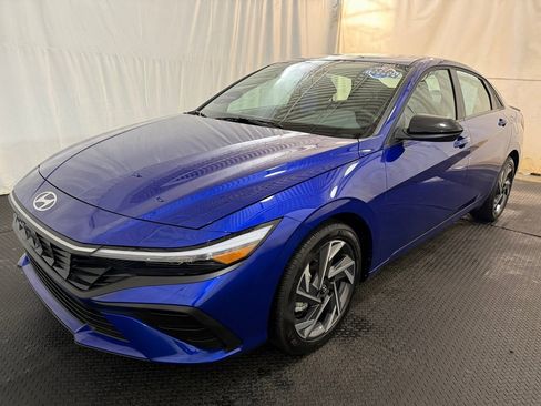 Certified 2025 Hyundai Elantra Sport image 1