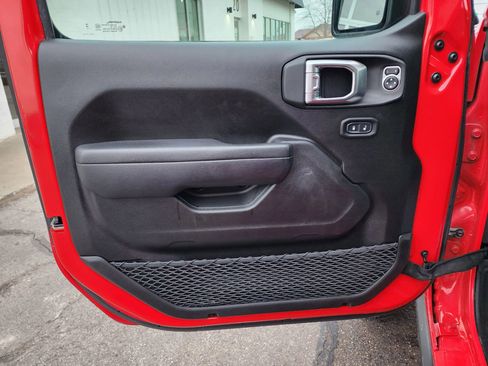 Used 2023 Jeep Wrangler Unlimited w/ Cold Weather Group image 12