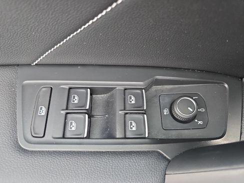 Certified 2023 Volkswagen Tiguan SE R-Line image 27