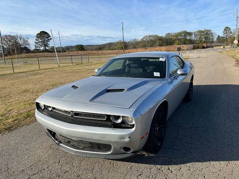 Used 2020 Dodge Challenger SXT image 3