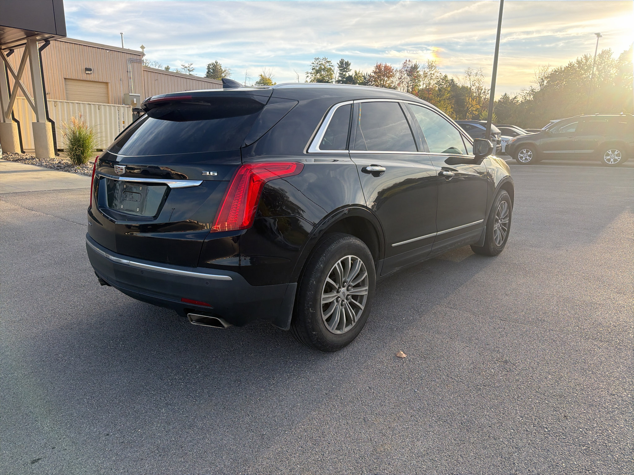Used 2017 Cadillac XT5 Luxury w/ LPO, Wheel Lock Package AWD/4WD image 3