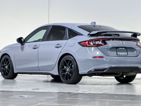 Used 2023 Honda Civic Sport image 3