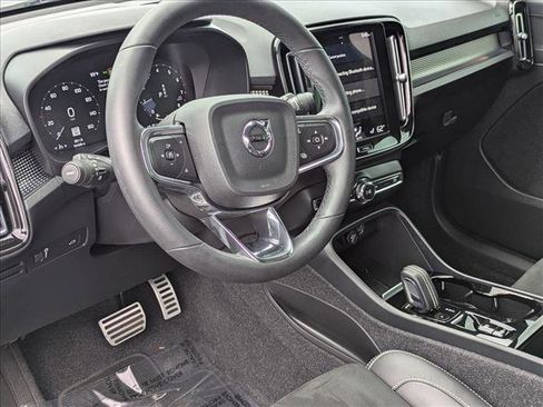 Used 2022 Volvo XC40 T5 R-Design w/ Protection Package Premier image 9