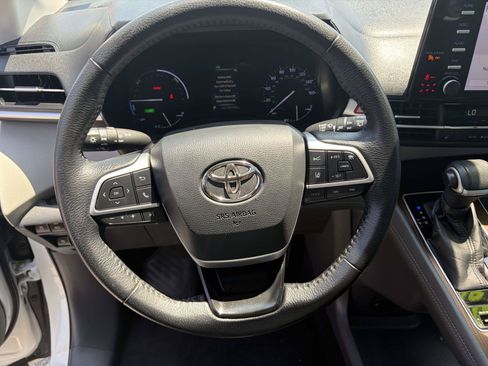 Used 2021 Toyota Sienna XLE FWD image 18