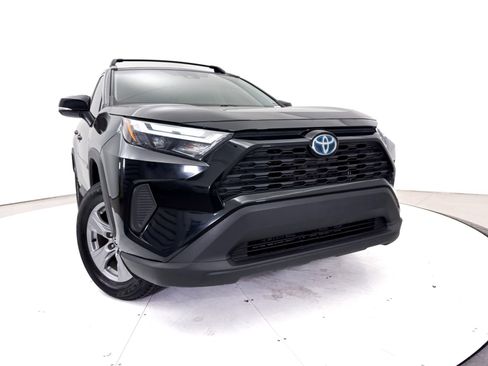Used 2022 Toyota RAV4 XLE AWD/4WD image 7