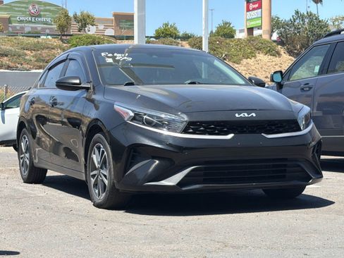 Used 2023 Kia Forte LXS w/ LXS Technology Package FWD image 2