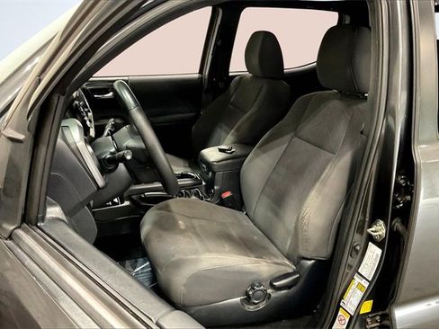 Used 2018 Toyota Tacoma TRD Sport image 26