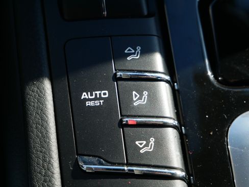 Used 2011 Porsche Cayenne S image 18