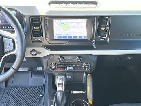 Used 2023 Ford Bronco Badlands image 10