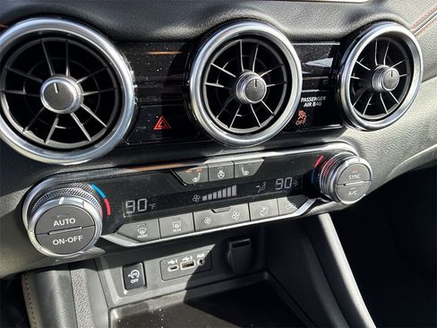 Used 2025 Nissan Sentra SR w/ SR Premium Package image 17