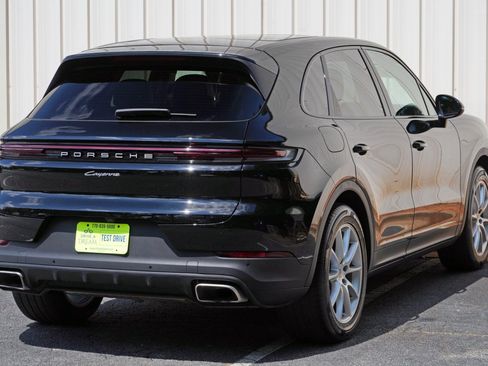 Used 2024 Porsche Cayenne AWD/4WD image 58