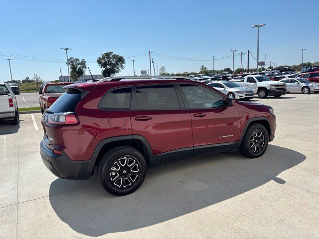 Used 2021 Jeep Cherokee Latitude FWD image 3