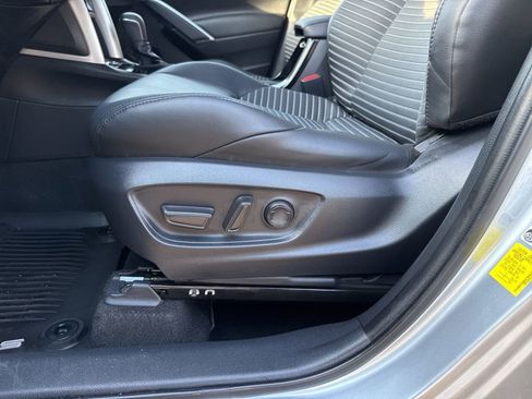 Used 2024 Toyota Corolla Cross XSE w/ Convenience Package image 15