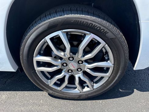 Certified 2024 GMC Terrain Denali w/ Denali Premium Package AWD/4WD image 7