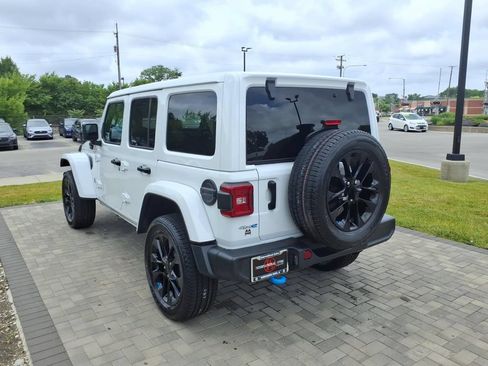 Used 2022 Jeep Wrangler Unlimited Sahara w/ Cold Weather Group AWD/4WD image 6