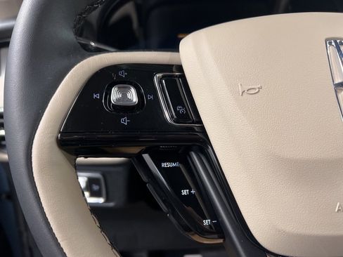 Used 2026 Lincoln Corsair Premiere image 18