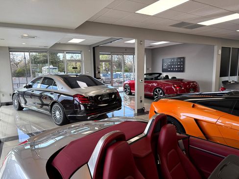 Used 2014 Jeep Grand Cherokee SRT image 32