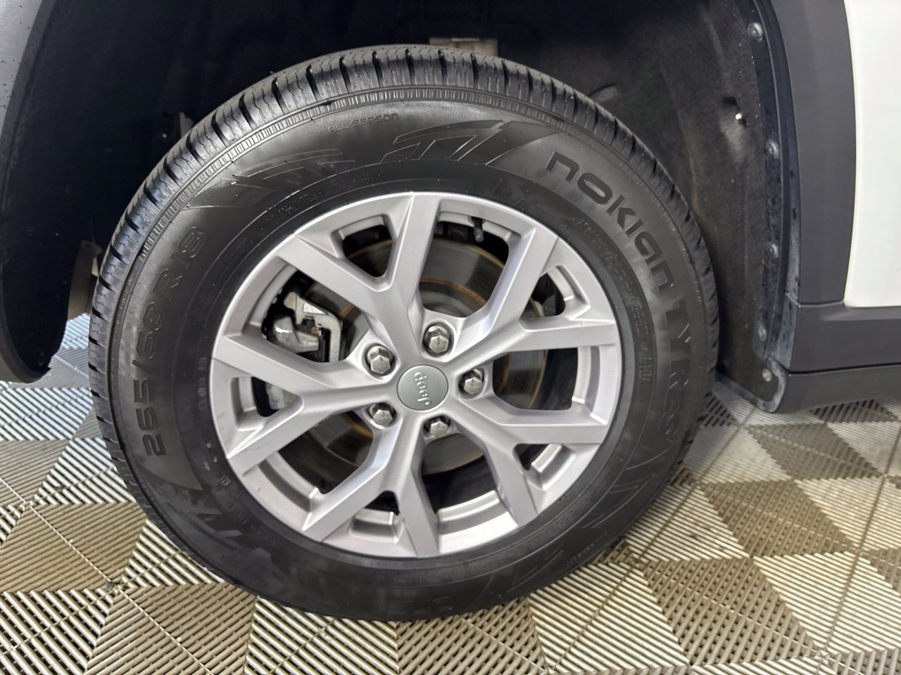 Used 2022 Jeep Grand Cherokee L Limited AWD/4WD image 35