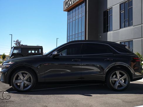 Used 2023 Genesis GV70 2.5T w/ Sport Prestige Package AWD/4WD image 10