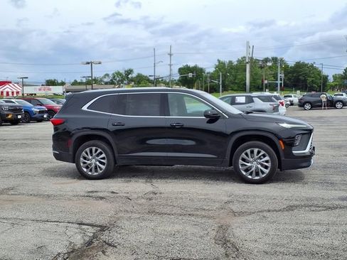 Used 2025 Buick Enclave Preferred AWD/4WD image 4