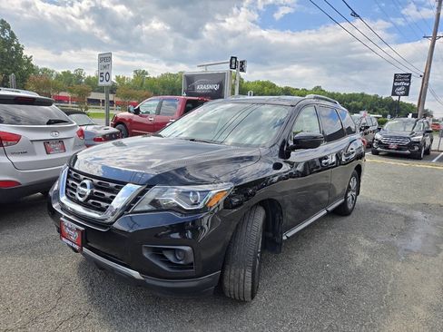 Used 2020 Nissan Pathfinder S AWD/4WD image 1